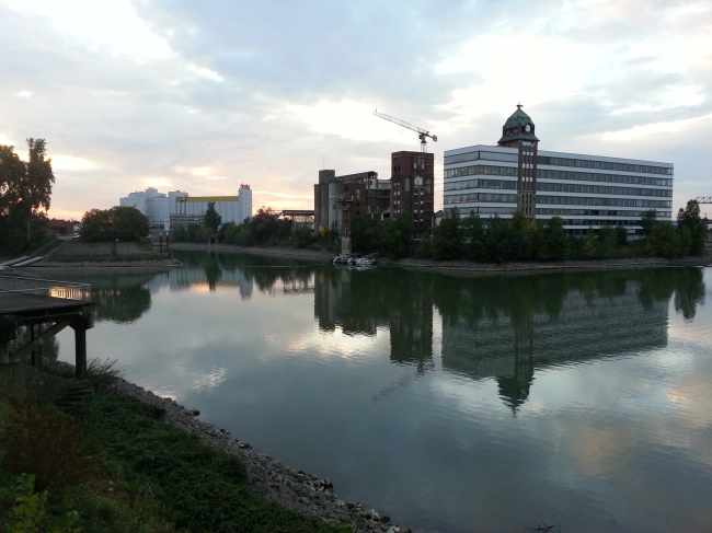 Old mill, Medienhafen, next Hyatt