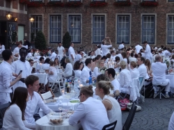 Diner en Blanc