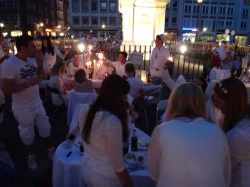 Diner en Blanc