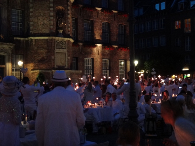 Wunderkerzen beim Diner en Blanc, 