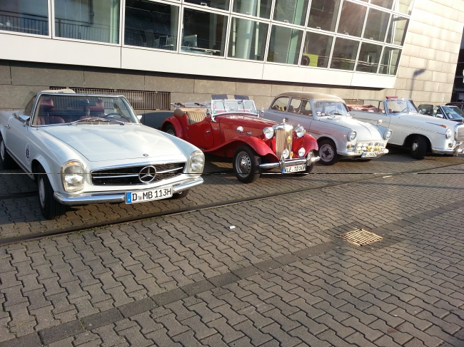 Oldtimer im Medienhafen, 