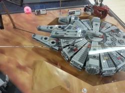 Millenium Falcon LEGO