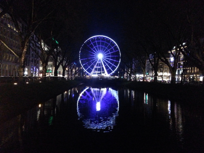 Riesenrad im Wasser gespiegelt, Kö Düsseldorf