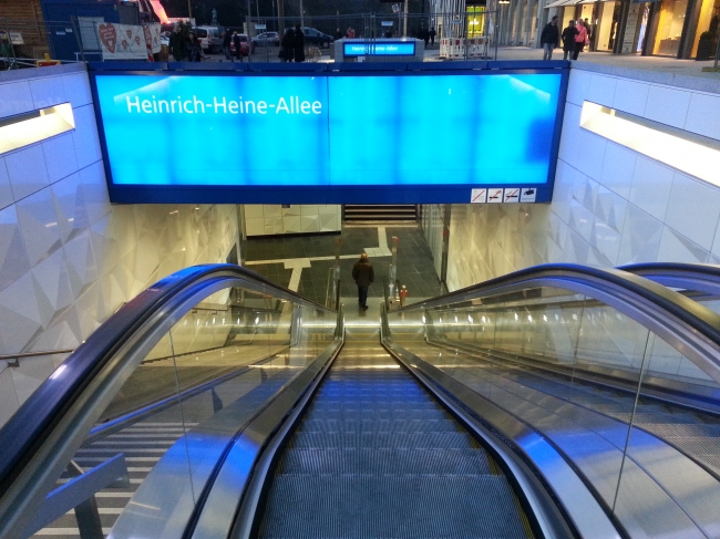 Linie 6, Heinrich heine Allee, U-Bahn Station am Ende der Kö