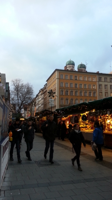 Weihnachtsmarkt am Marienplatz, Marienplatz Richtung Kaufinger