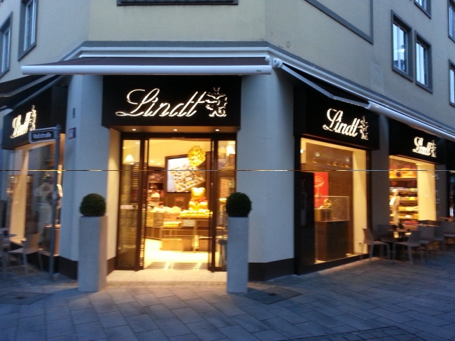 Lindt Markenshop, Altstadt, im Ladenlokal von Le Imaginarium