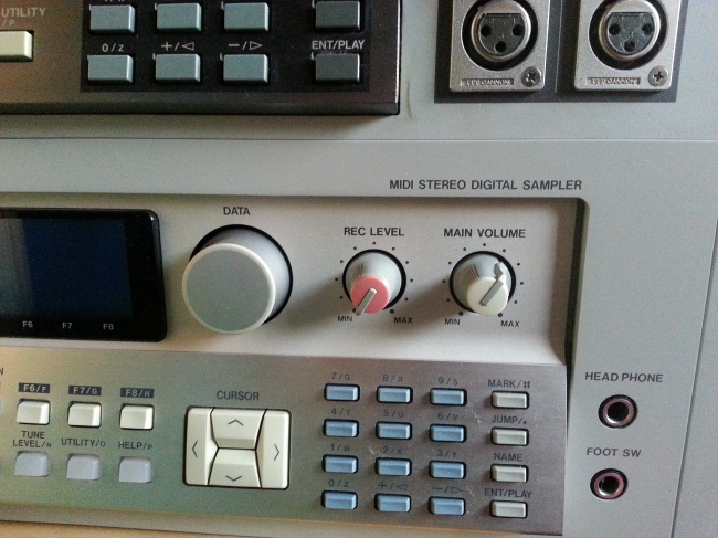 AKAI S1100 und AKAI S3200, Sampler Klassiker, MIDI Stereo Digital Sampler