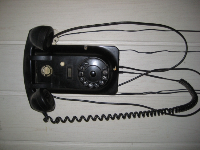 Old telephone, 