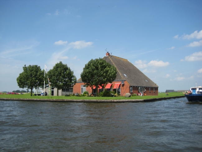 House at the canal, 