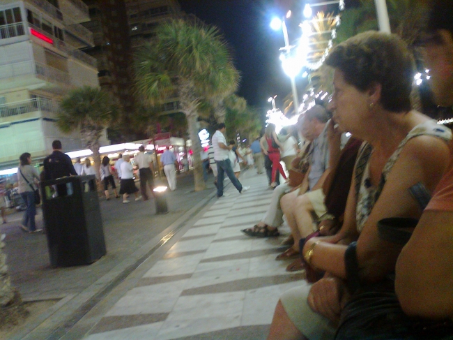 Watching the corso, Levante beach promenade