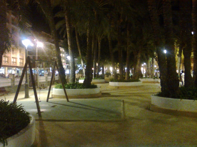Parque del Elche at night, 