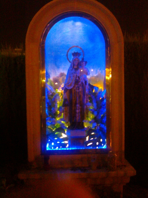 Madonna, on the corner of el puerto and Paseo de Colón, at night