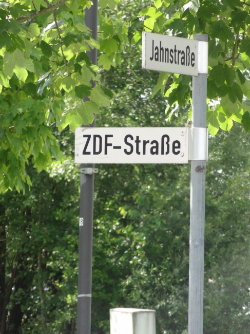 ZDF Straße, Ecke Betastraße, 