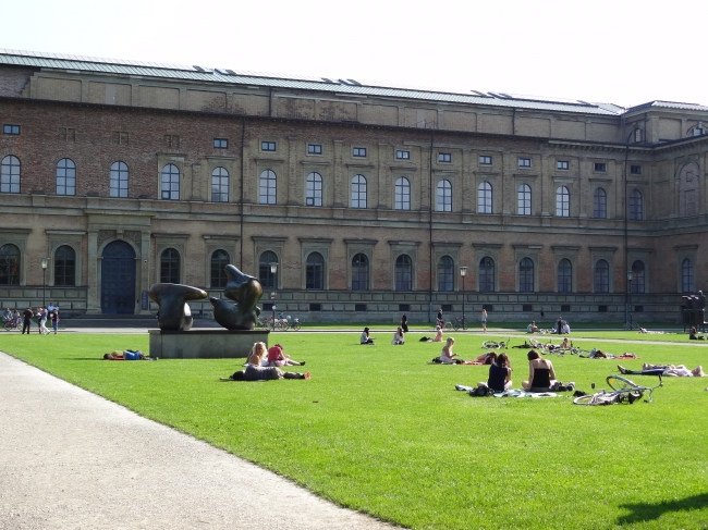 Wiese hinter der Alten Pinakothek, 