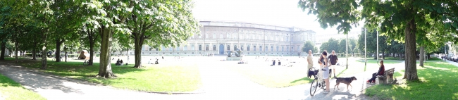 Panorama der Wiese hinter der Alten Pinakothek, 