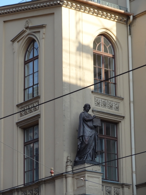 Figur an der Maximilianstraße, 