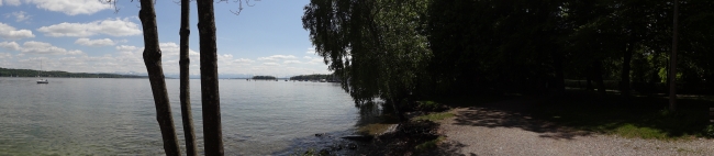 Panorama am Ufer des Starnberger Sees, direkt vor Sissys Schloss, in der Nähe von München