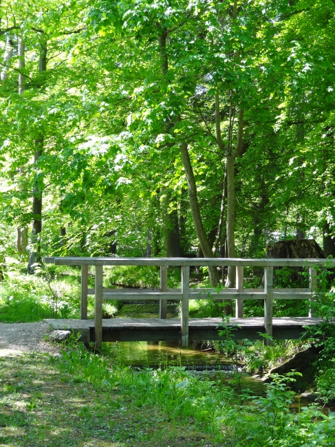 Eine Holzbrücke am Starnberger See in der Nähe von München, 