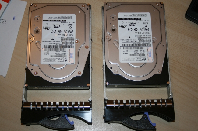 Drive trays and old drives, IBM x3650 7979G