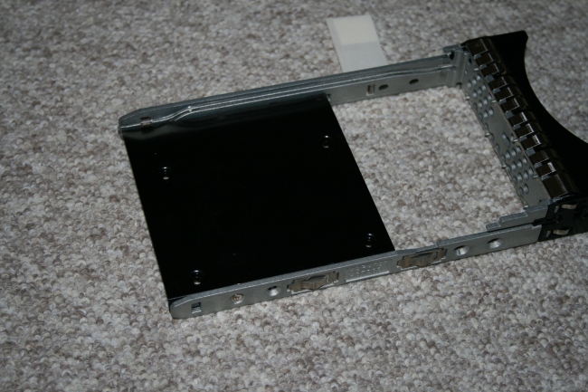 IMG_0921_IBM-Server_Fitting a SSD into x3650 drive trays.JPG, 