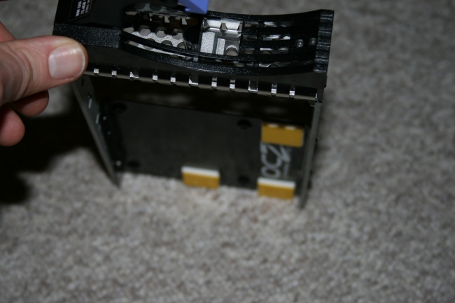 IMG_0928_IBM-Server_Fitting a SSD into x3650 drive trays.JPG, 