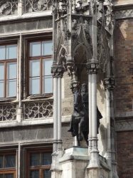 Reiterfigur am Rathaus...