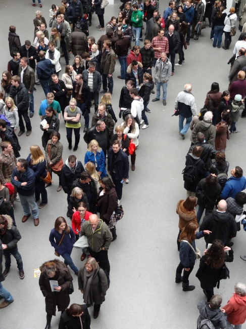 Crowds waiting for entry, Pinakothek der Moderne
