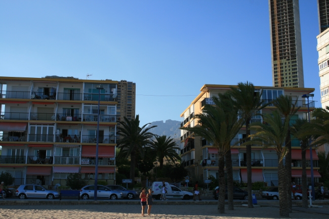 IMG_09983_Playa de Poniente.JPG, Edif. Neptuno und Triton