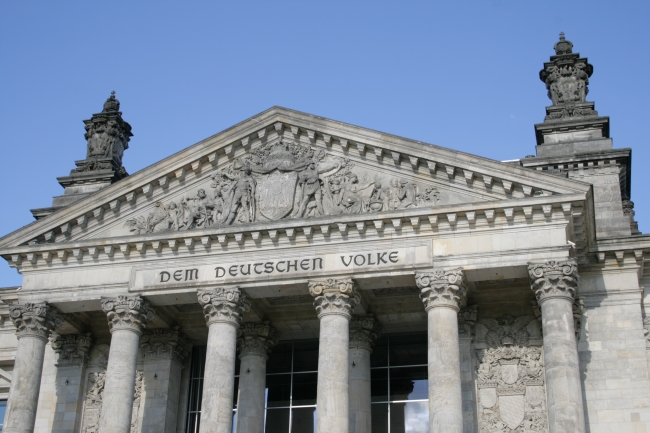 Portal und Dach des Berliner Reichstags, 