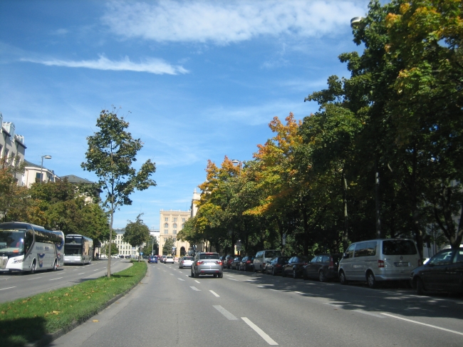 Thomas Wimmer Ring, Richtung Ecke Maximilianstraße, 