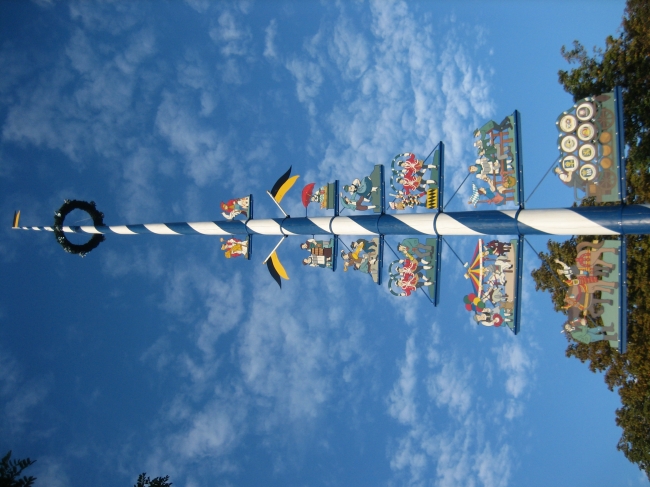 Maibaum auf dem Viktualienmarkt, oder was ist das? Ist schließlich Oktober...