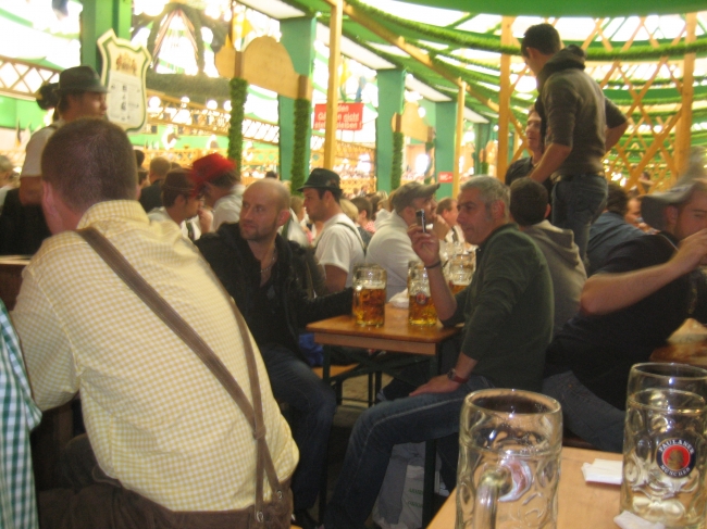 Im Paulaner Festzelt, 