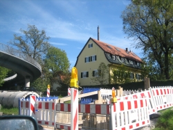 Baustelle und Haus am ...