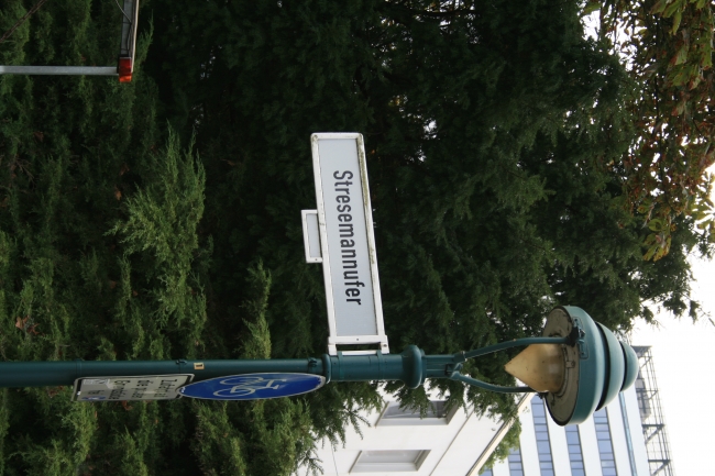 Stresemannufer bei Bonn, Schürmannbau gleich um die Ecke...