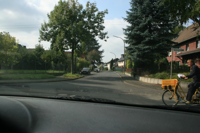 Briefträgerin in Bonn Rheindorf, 