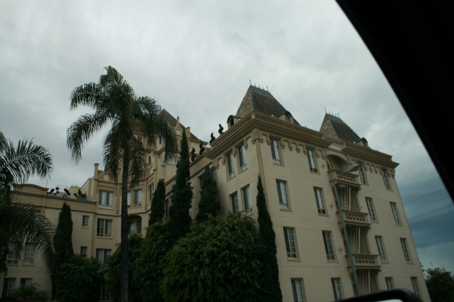 A chateau somewhere in Hollywood, 