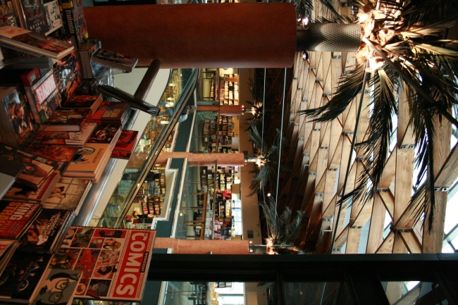 The beautiful woodwork in the roof of Barnes & Noble at the end-corner of 3rd Street Promenade, Santa Monica, 