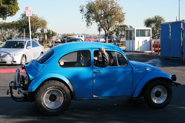 Herbie on steroids, A blue VW Beetle on the parking lot of the "fisherman's village" in Marina del Rey