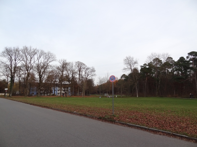 Grundstück bei Grünwald, manchmal campiert der Zirkus hier, am Kinderheim