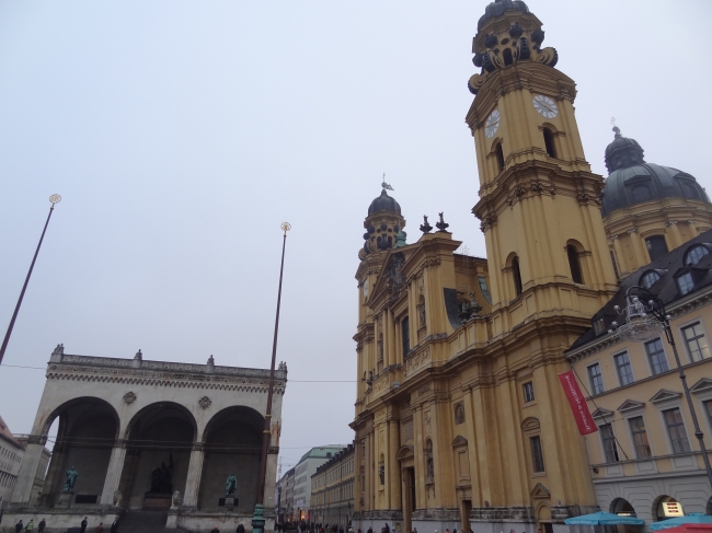 Feldherrenhalle und Theatinerkirche, am Odeonsplatz