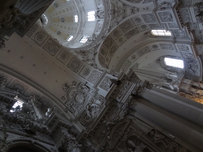 Deckengewölbe in der Theatinerkirche, am Odeonsplatz