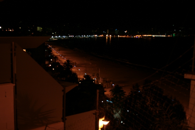 IMG_10029_Beim Hotel Dorrada_Ausblick.JPG, Blick über Poniente und La Cala vom Mont Benidorm, dunkler