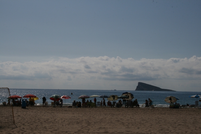 IMG_10066_Playa de Poniente.JPG, Sonnenschirme