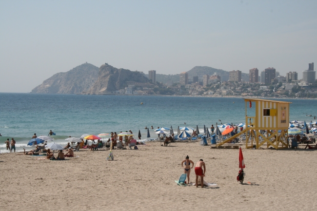 Rettungsschwimmer und Strand an der Innenstadt, 