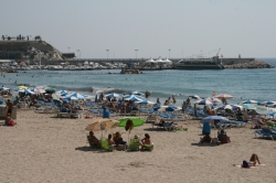 Strand am Hafen von be...