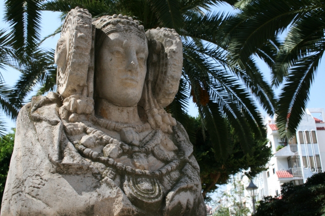 Figur an der Ecke des Parc d'Elx, Benidorm Centro, Paseo de Colon