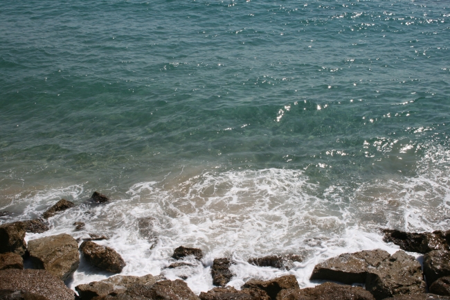 Sea wash at the port wall, 