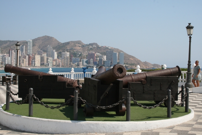 Canons at the castel, 