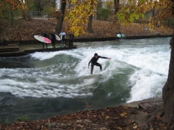 Surfer am Eisbach