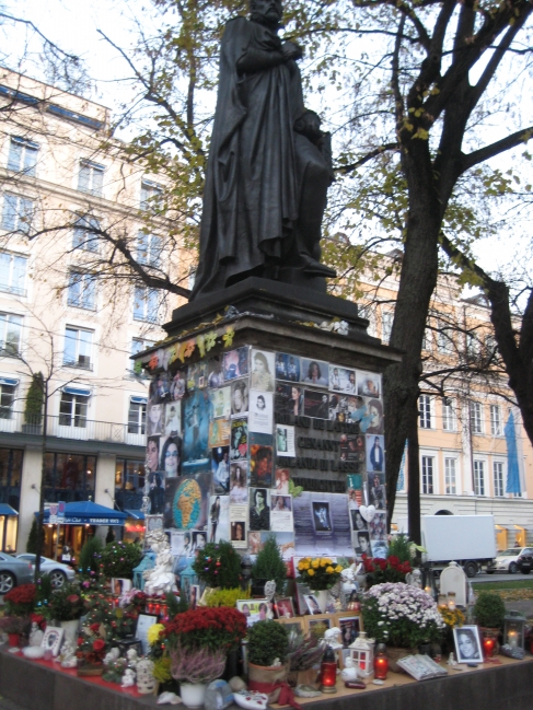 Michael Jackson Schrine vor dem Bayerischen Hof, 